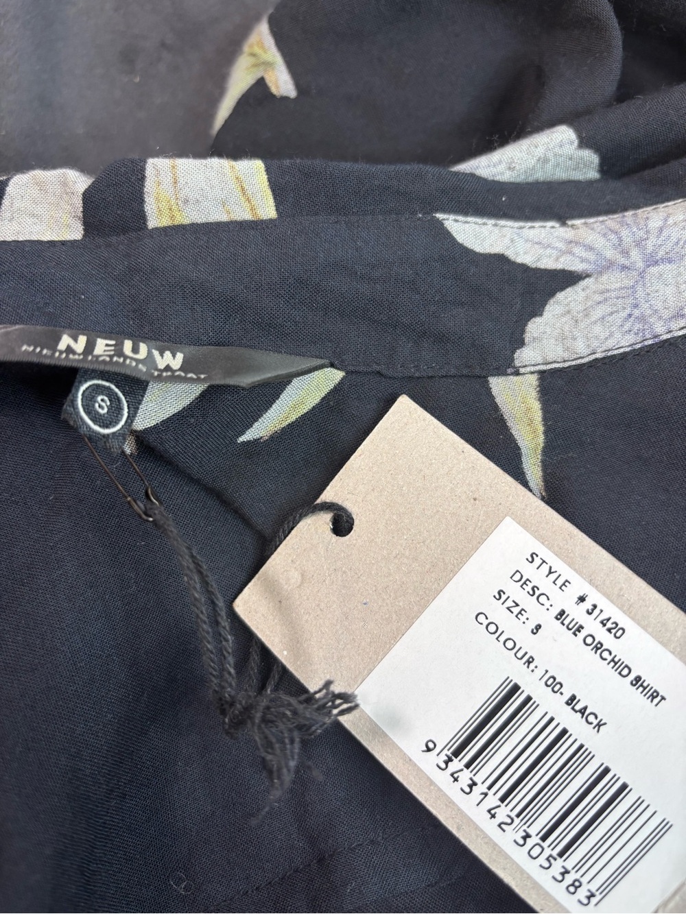 NEUW Nieuwlandstraat Blue Orchid Button-Up Shirt – Men’s Small – Black Floral - Picture 8 of 9